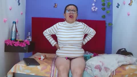 Snapshot of andrea_lopezcm chatting on 09/30/25, 11:15 ANDREA LOPEZ online show from 09/30/25, 11:15