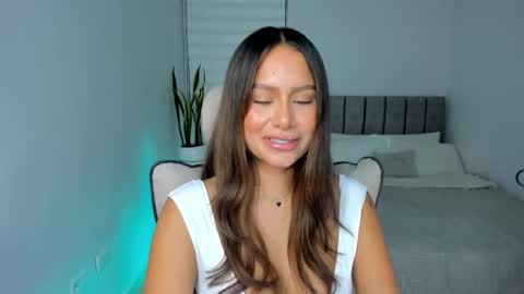 Snapshot of andrea_martini_ chatting on 02/21/25, 01:44 andrea online show from 02/21/25, 01:44