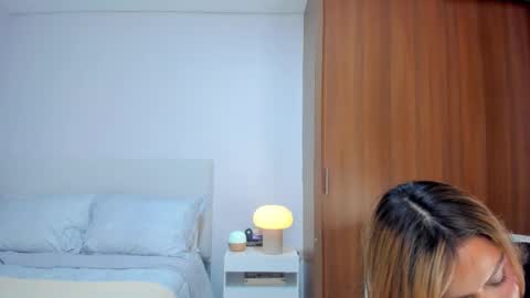 Snapshot of andrea_martini_ chatting on 11/06/25, 01:17 andrea online show from 11/06/25, 01:17