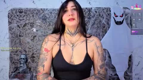 Snapshot of andrea_miller1 chatting on 10/29/25, 01:52 Andrea online show from 10/29/25, 01:52