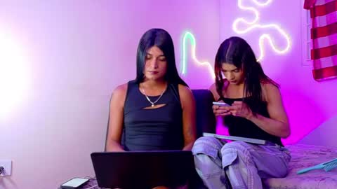 andrea_r_ online show from 07/24/26, 04:54