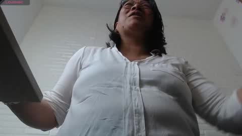 Snapshot of andrea_teacher chatting on 12/18/25, 08:26 Andrea Model trainer Luxury ST online show from 12/18/25, 08:26