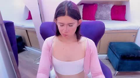 Snapshot of andrecastaneda chatting on 11/22/25, 07:46 Andre Castaneda online show from 11/22/25, 07:46