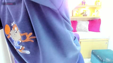 Snapshot of andrecastaneda chatting on 11/26/25, 11:44 Andre Castaneda online show from 11/26/25, 11:44