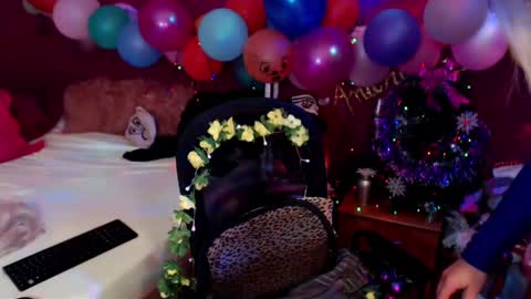 Snapshot of andreeajj chatting on 12/20/24, 10:43 andreeajj online show from 12/20/24, 10:43
