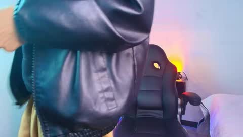 andreew_style_ online show from 03/23/26, 06:56