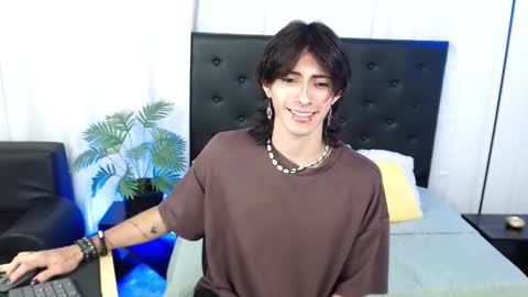 Snapshot of andreey50 chatting on 11/18/25, 01:59 Andrey online show from 11/18/25, 01:59