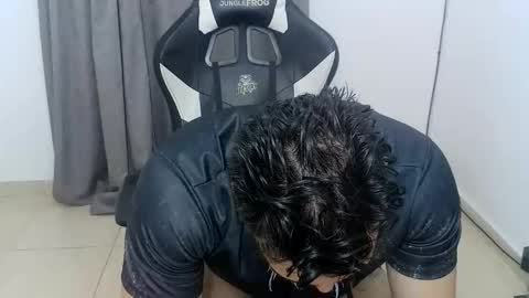 andres180950734 online show from 10/27/25, 11:52