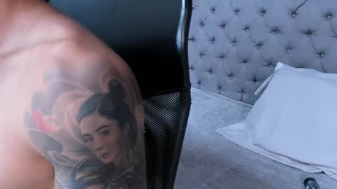 insta andres clark  online show from 11/19/25, 05:46