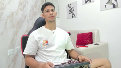 Snapshot of andres_stud chatting on 10/06/25, 04:10 andres_stud online show from 10/06/25, 04:10