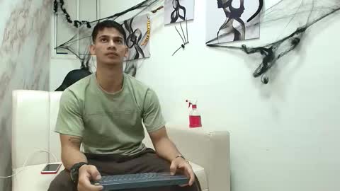 Snapshot of andres_stud chatting on 10/19/25, 04:46 andres_stud online show from 10/19/25, 04:46