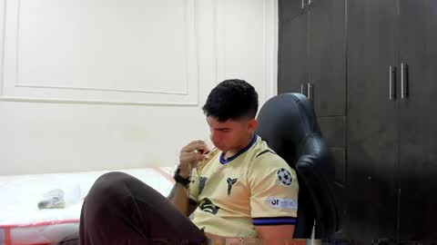 andres_stud online show from 04/18/26, 04:27