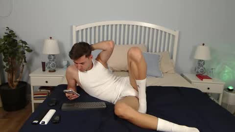 Snapshot of andrew2305 chatting on 10/03/25, 08:55 Justin Andrew online show from 10/03/25, 08:55