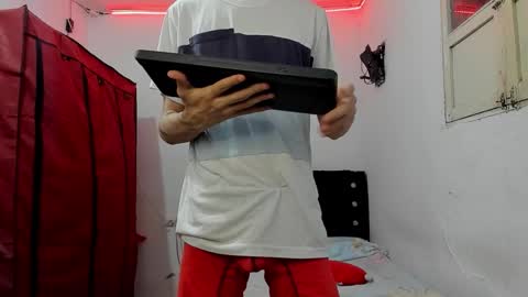 andrew_2811 online show from 03/17/26, 08:39