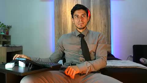 Andrew online show from 11/18/25, 04:28