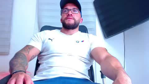 andrew_holden__ online show from 02/13/25, 11:37