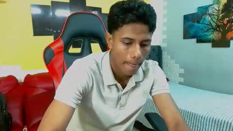 Snapshot of andrew_myersx chatting on 12/20/25, 07:43 ANDREW online show from 12/20/25, 07:43