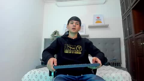 Snapshot of andrew_restrepo chatting on 03/04/26, 03:40 andrew restrepo online show from 03/04/26, 03:40