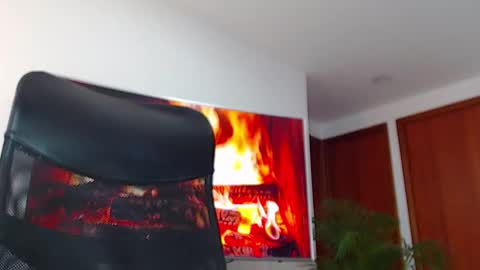 Snapshot of andrew_west_ chatting on 12/18/24, 10:02 ANDREW WEST online show from 12/18/24, 10:02
