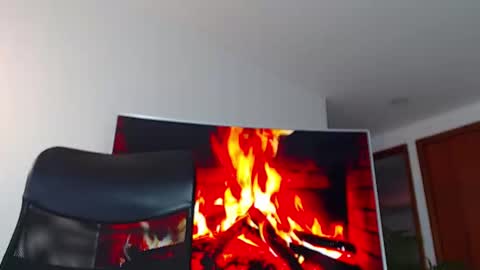 Snapshot of andrew_west_ chatting on 01/01/25, 10:24 ANDREW WEST online show from 01/01/25, 10:24