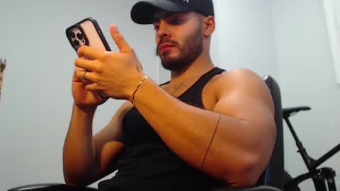 Snapshot of andrew_west_ chatting on 01/27/25, 04:43 ANDREW WEST online show from 01/27/25, 04:43
