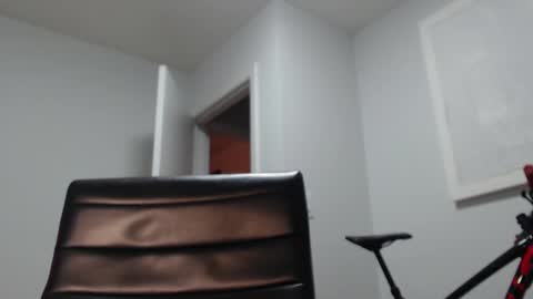 Snapshot of andrew_west_ chatting on 01/28/25, 11:07 ANDREW WEST online show from 01/28/25, 11:07