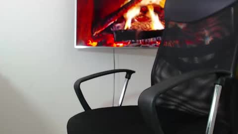 Snapshot of andrew_west_ chatting on 02/07/25, 03:30 ANDREW WEST online show from 02/07/25, 03:30