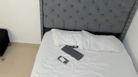 Snapshot of andrewadans02 chatting on 10/31/25, 12:33 andrew online show from 10/31/25, 12:33