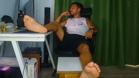 Snapshot of andrewbanner chatting on 06/25/26, 05:12 MasterRomania online show from 06/25/26, 05:12
