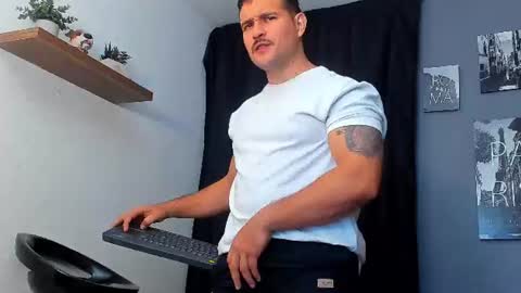 Snapshot of andrewdiaz_ chatting on 07/22/26, 08:17 Andrew Diaz online show from 07/22/26, 08:17
