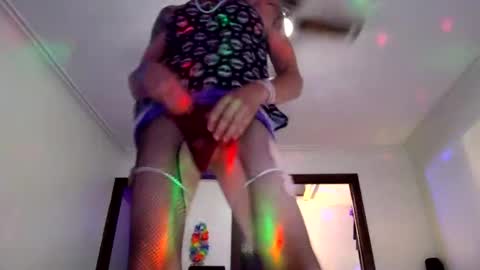 Snapshot of andrewgennie chatting on 10/22/25, 11:37 andrewgennie online show from 10/22/25, 11:37