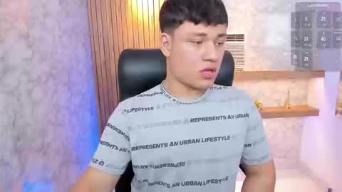 Snapshot of andrewpeach chatting on 09/08/25, 08:19 Andrew online show from 09/08/25, 08:19