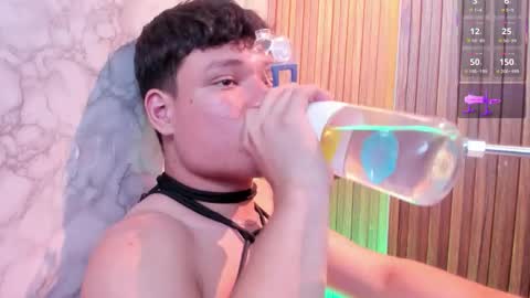 Snapshot of andrewpeach chatting on 09/25/25, 10:35 Andrew online show from 09/25/25, 10:35