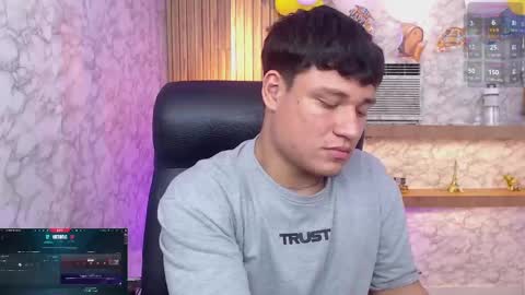 Snapshot of andrewpeach chatting on 10/01/25, 09:32 Andrew online show from 10/01/25, 09:32