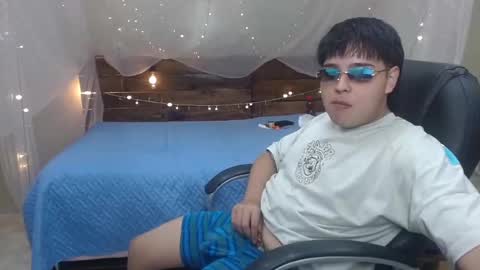 Snapshot of andrewsmile_ chatting on 12/26/24, 12:49 ANDREW online show from 12/26/24, 12:49