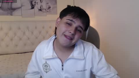 Snapshot of andrewsmile_ chatting on 01/10/25, 03:18 ANDREW online show from 01/10/25, 03:18