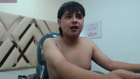 Snapshot of andrewsmile_ chatting on 01/12/25, 01:48 ANDREW online show from 01/12/25, 01:48