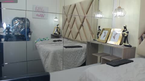 Snapshot of andrewsmile_ chatting on 01/13/25, 05:12 ANDREW online show from 01/13/25, 05:12