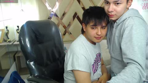 Snapshot of andrewsmile_ chatting on 01/23/25, 12:09 ANDREW online show from 01/23/25, 12:09