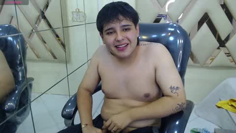 Snapshot of andrewsmile_ chatting on 01/28/25, 06:28 ANDREW online show from 01/28/25, 06:28