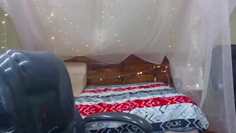 Snapshot of andrewsmile_ chatting on 02/06/25, 12:16 ANDREW online show from 02/06/25, 12:16