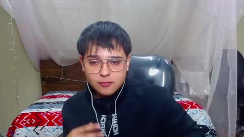 Snapshot of andrewsmile_ chatting on 02/07/25, 12:28 ANDREW online show from 02/07/25, 12:28