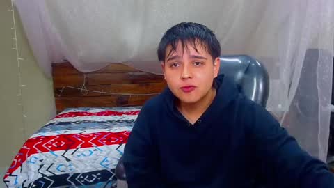 Snapshot of andrewsmile_ chatting on 02/08/25, 12:17 ANDREW online show from 02/08/25, 12:17