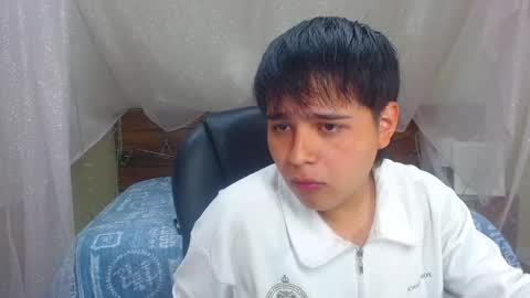 Snapshot of andrewsmile_ chatting on 02/20/25, 12:04 ANDREW online show from 02/20/25, 12:04