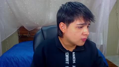 Snapshot of andrewsmile_ chatting on 02/21/25, 12:28 ANDREW online show from 02/21/25, 12:28