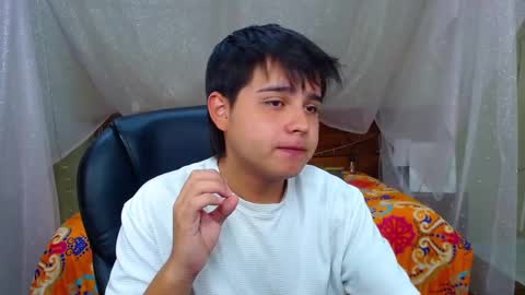 Snapshot of andrewsmile_ chatting on 02/25/25, 12:24 ANDREW online show from 02/25/25, 12:24