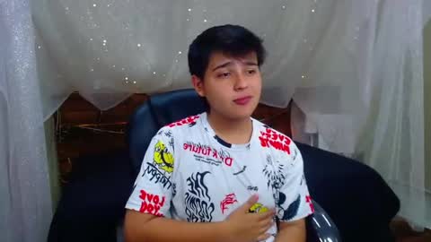 Snapshot of andrewsmile_ chatting on 02/28/25, 12:09 ANDREW online show from 02/28/25, 12:09