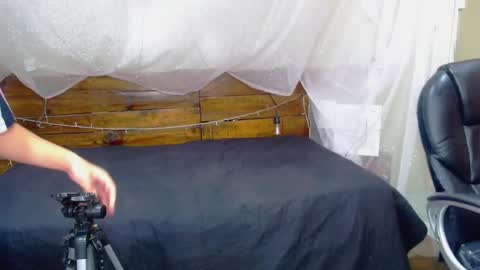 Snapshot of andrewsmile_ chatting on 03/01/25, 12:23 ANDREW online show from 03/01/25, 12:23