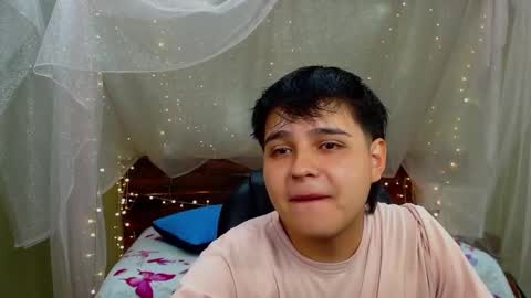 Snapshot of andrewsmile_ chatting on 03/11/25, 12:17 ANDREW online show from 03/11/25, 12:17