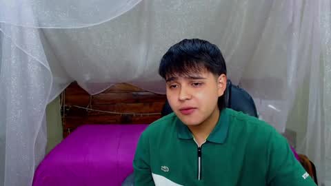 Snapshot of andrewsmile_ chatting on 03/12/25, 12:15 ANDREW online show from 03/12/25, 12:15